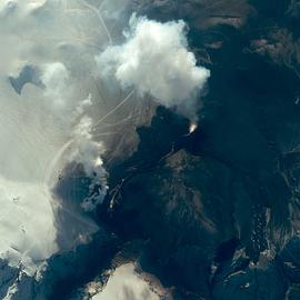 国家地理: 科学新发现 冰岛<span style='color:red'>火山爆发</span> National Geographic Naked Science Iceland Volcano Eruption