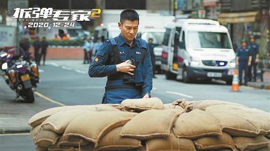 《拆弹专家2》堪比《无间道》,刘德华演技大爆发,“炸”出港片新高度 《拆弹专家2》堪比《无间道》,刘德华演技大爆发,“炸”出港片新高度